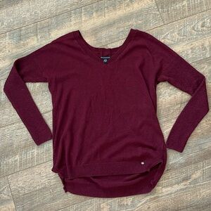 EUC American Eagle women’s xs burgundy v-neck ribbed sweater